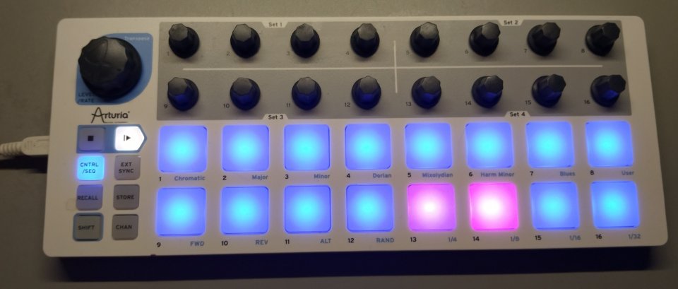 Arturia Beatstep Secuenciador y Controlador MIDI de segunda mano · Foto 1 de 3 · Valencia · 45 €