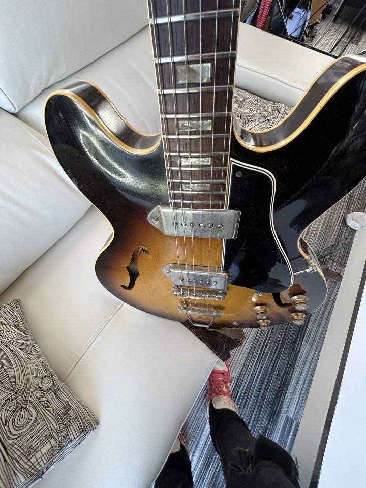 Gibson es 330 año 1964