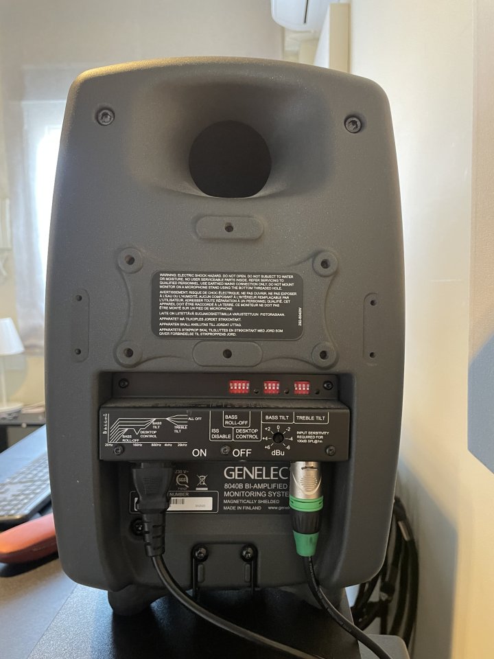 Pareja de Genelec 8040b + Sub 7050c de segunda mano · Foto 3 de 8 · Madrid · 2100 €