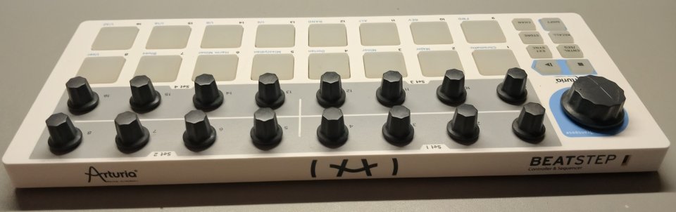 Arturia Beatstep Secuenciador y Controlador MIDI de segunda mano · Foto 2 de 3 · Valencia · 45 €