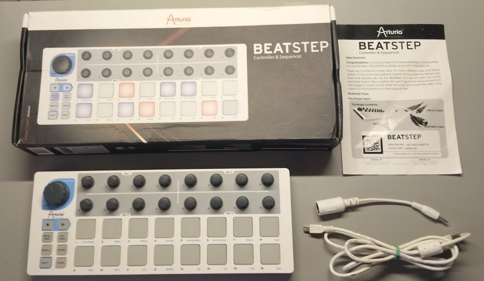Arturia Beatstep Secuenciador y Controlador MIDI de segunda mano · Foto 3 de 3 · Valencia · 45 €
