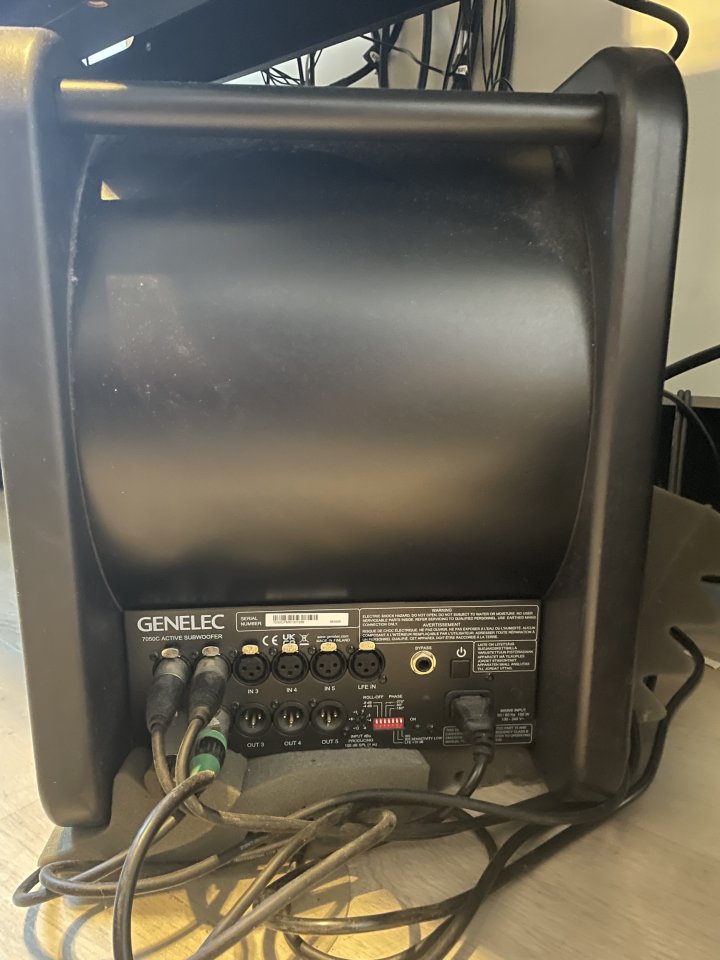 Pareja de Genelec 8040b + Sub 7050c de segunda mano · Foto 7 de 8 · Madrid · 2100 €