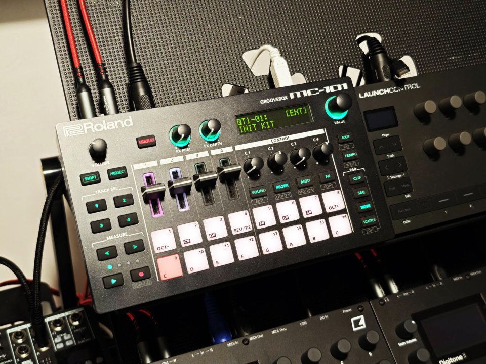 Roland MC-101 de segunda mano · Foto 1 de 6 · Granada · 325 €