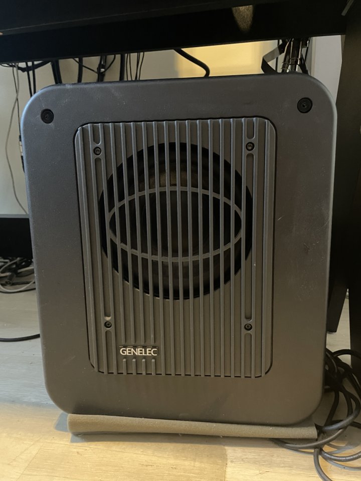 Pareja de Genelec 8040b + Sub 7050c de segunda mano · Foto 6 de 8 · Madrid · 2100 €