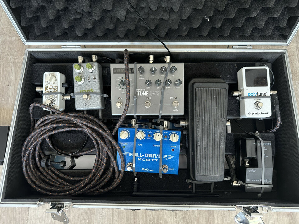 Pedales de efectos guitarra (sueltos y en conjunto)