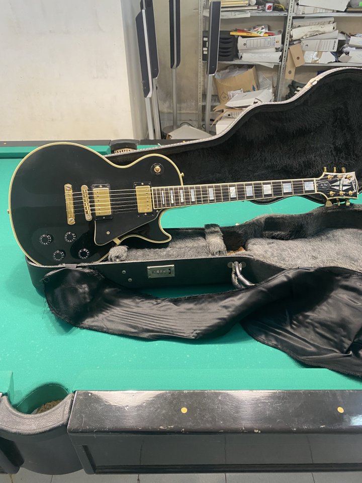 Gibson black beauty