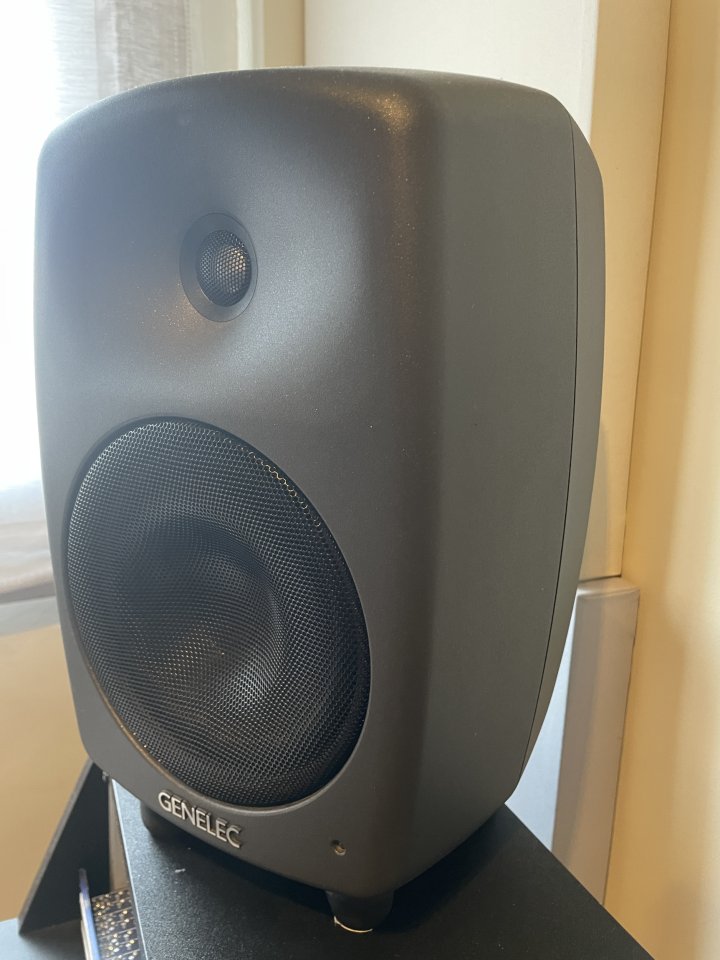 Pareja de Genelec 8040b + Sub 7050c de segunda mano · Foto 4 de 8 · Madrid · 2100 €