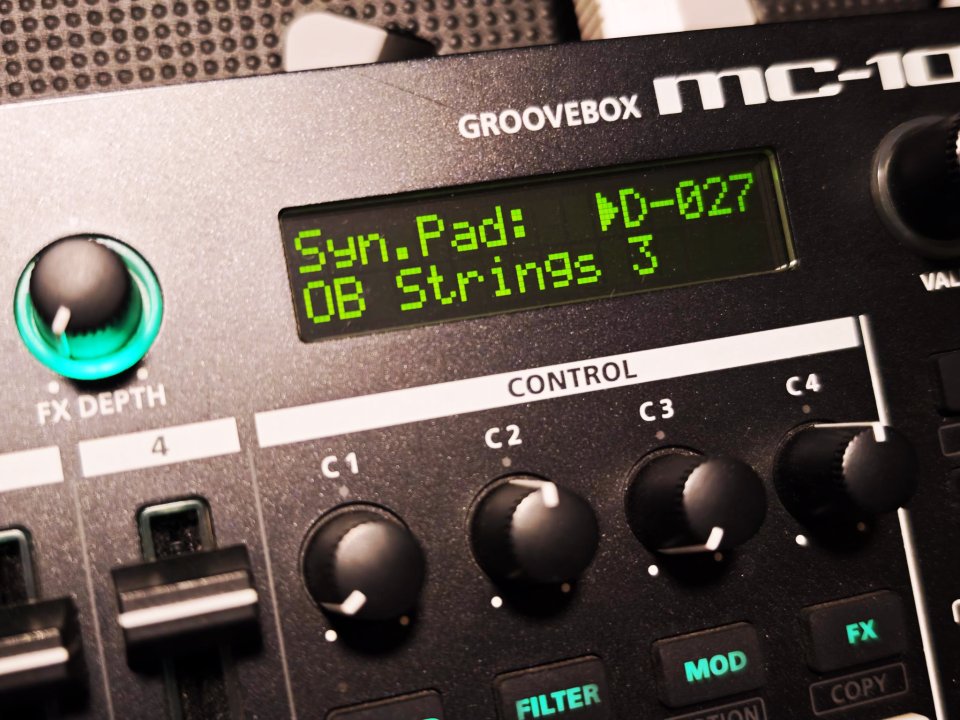 Roland MC-101 de segunda mano · Foto 3 de 6 · Granada · 325 €