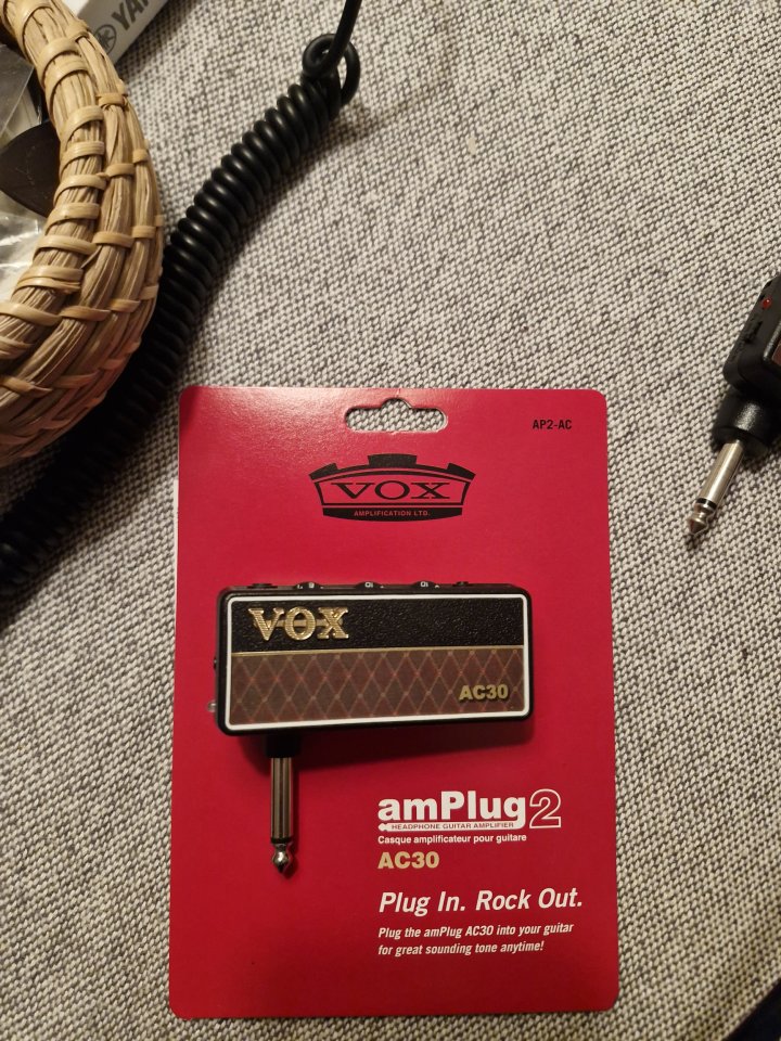 Vox amplug Bass & AC 30 de segunda mano · Foto 2 de 2 · Madrid · 30 €
