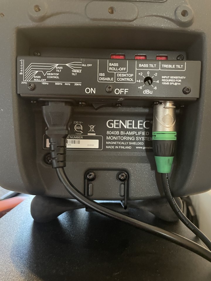 Pareja de Genelec 8040b + Sub 7050c de segunda mano · Foto 5 de 8 · Madrid · 2100 €