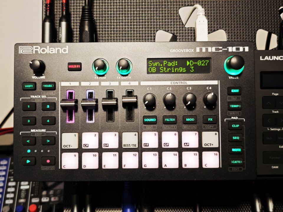 Roland MC-101 de segunda mano · Foto 4 de 6 · Granada · 325 €