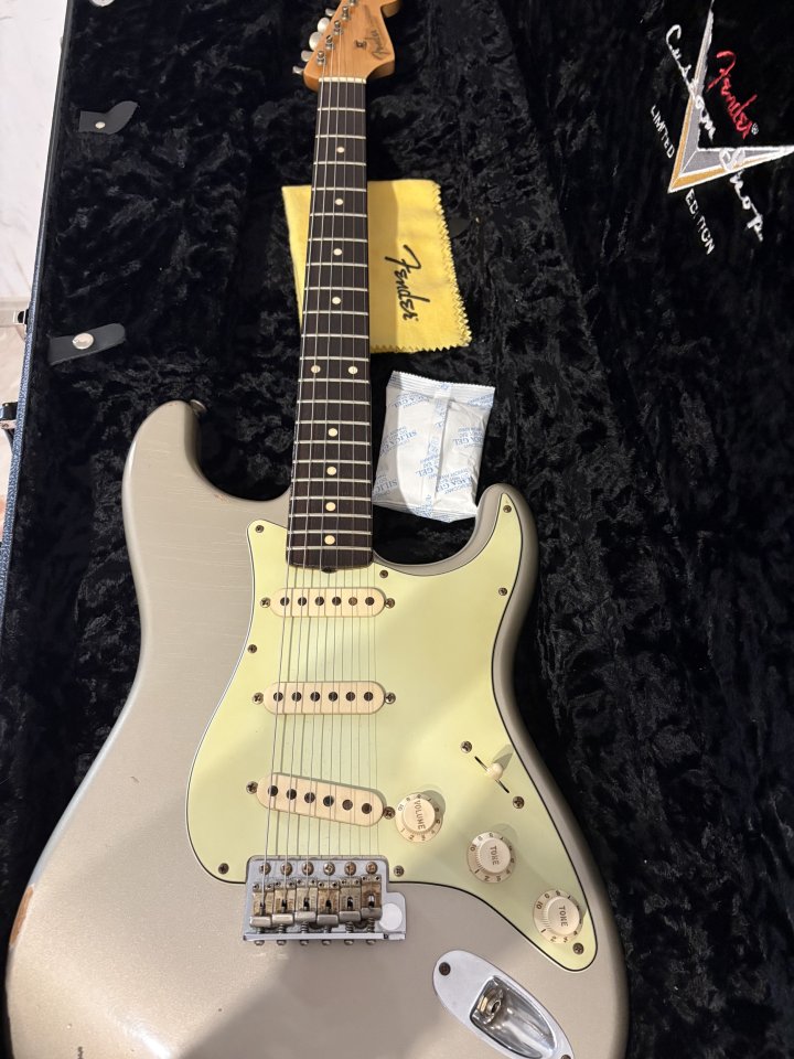 Guitarra fender stratocaster custom shop ed limitada relic de segunda mano · Foto 2 de 9 · Illes Balears · 3800 €