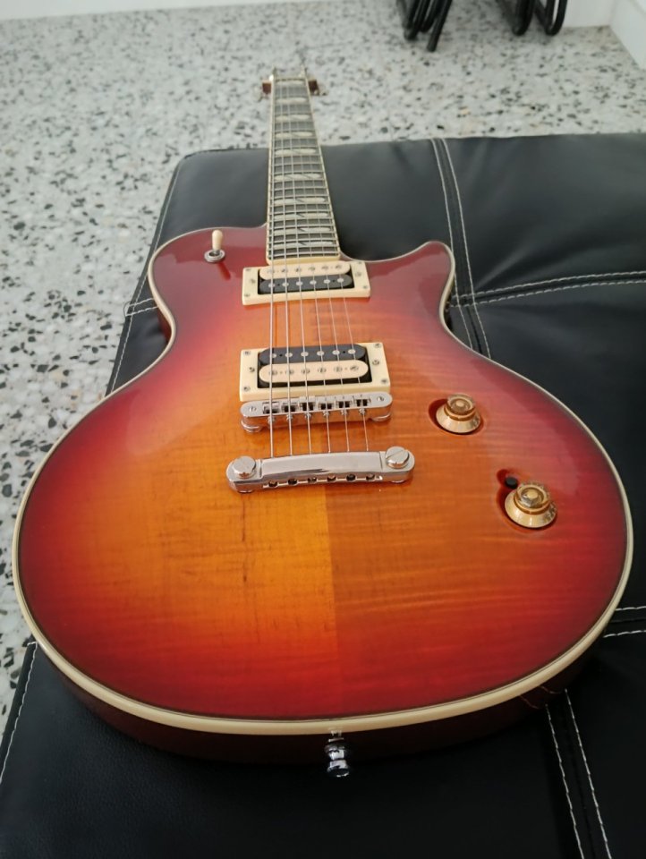 Godin Summit Classic Supreme Ltd. de segunda mano · Foto 2 de 10 · Gipuzkoa