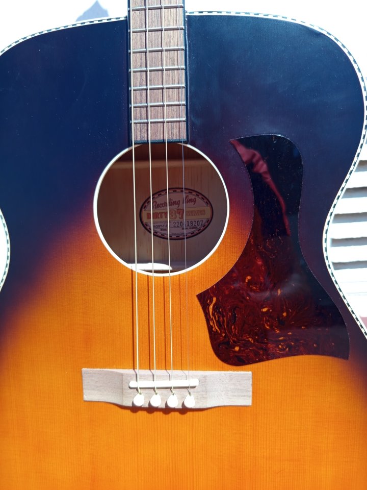 Guitarra tenor acústica Recording King ROST-7-TS, perteneciente a la serie Dirty 30’s. Precioso acabado Sunburst de segunda mano · Foto 1 de 6 · Valencia · 150 €