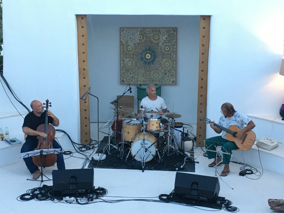 Se ofrece Técnico de Sonido y Alquiler de Equipo