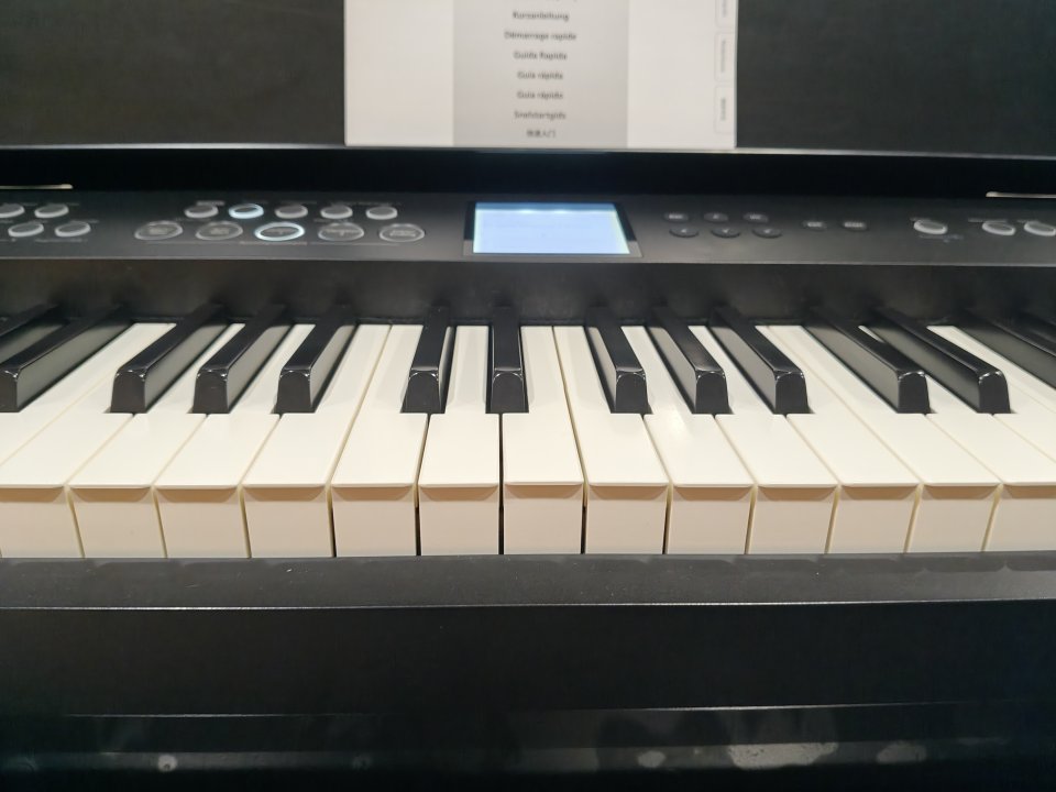 ROLAND FP-E50 Embalaje original con los mismos accesorios que trae de serie