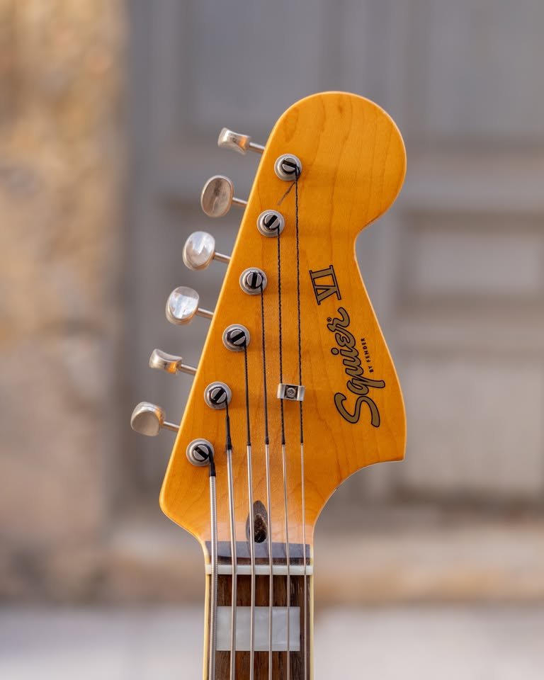Vendo Squier Classic Vibe Bass VI de segunda mano · Foto 3 de 5 · Alicante · 350 €