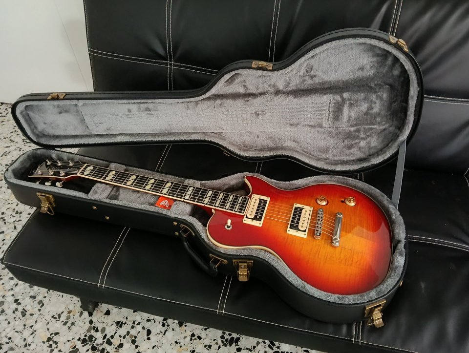Godin Summit Classic Supreme Ltd. de segunda mano · Foto 3 de 10 · Gipuzkoa