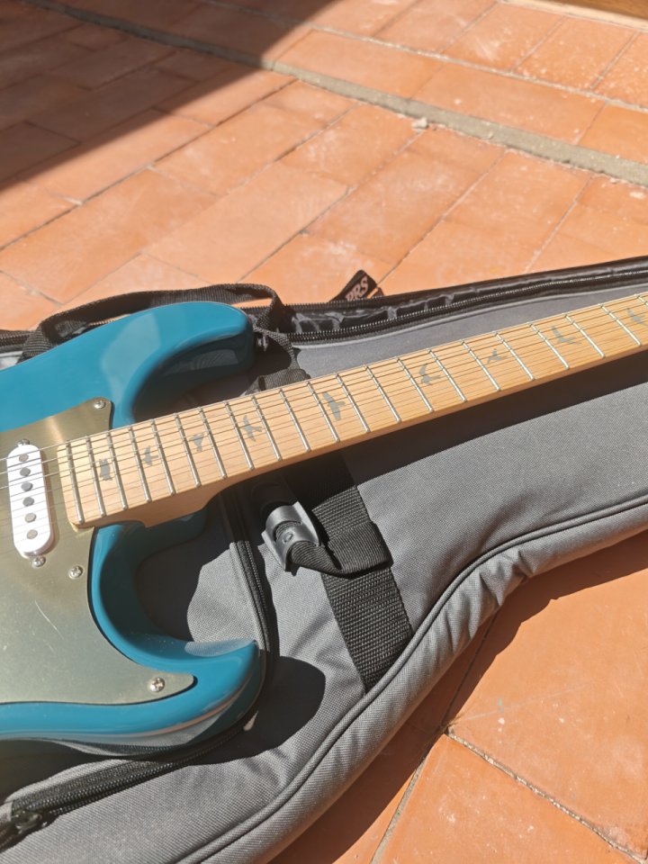 PRS SE Silver Sky Nylon Blue (Incl. funda+mejoras) de segunda mano · Foto 4 de 9 · Alicante · 700 €