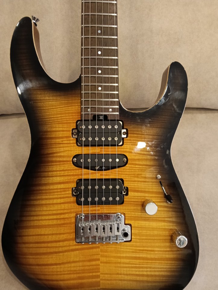 Charvel DK24 Japan HSH 2PT (Mastil de wengué, cuerpo caoba+tapa de arce) de segunda mano · Foto 1 de 10 · Barcelona · 1850 €