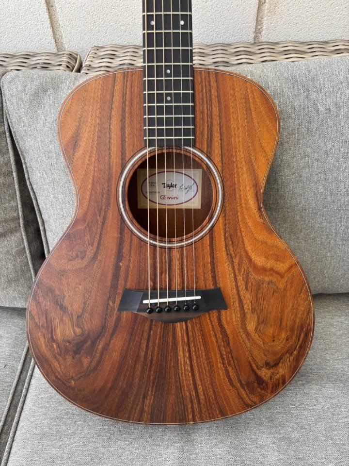 Guitarra acústica Taylor GS Mini-e Koa (NUEVA A ESTRENAR) de segunda mano · Foto 1 de 3 · Madrid · 700 €