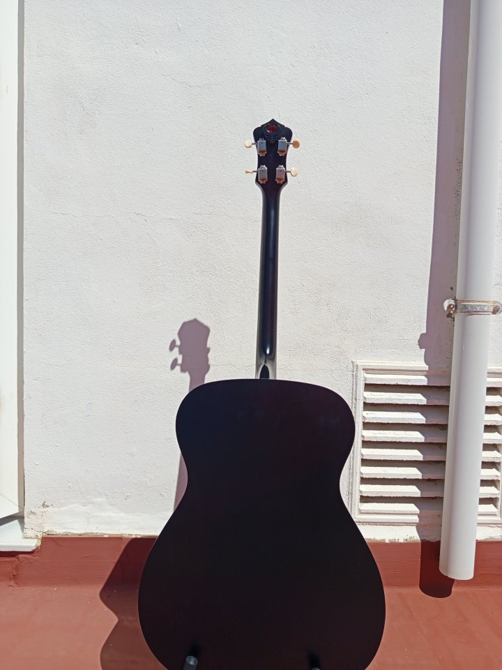 Guitarra tenor acústica Recording King ROST-7-TS, perteneciente a la serie Dirty 30’s. Precioso acabado Sunburst de segunda mano · Foto 5 de 6 · Valencia · 150 €