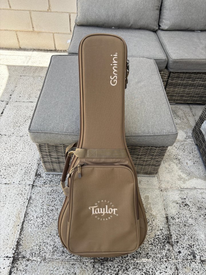 Guitarra acústica Taylor GS Mini-e Koa (NUEVA A ESTRENAR) de segunda mano · Foto 2 de 3 · Madrid · 700 €