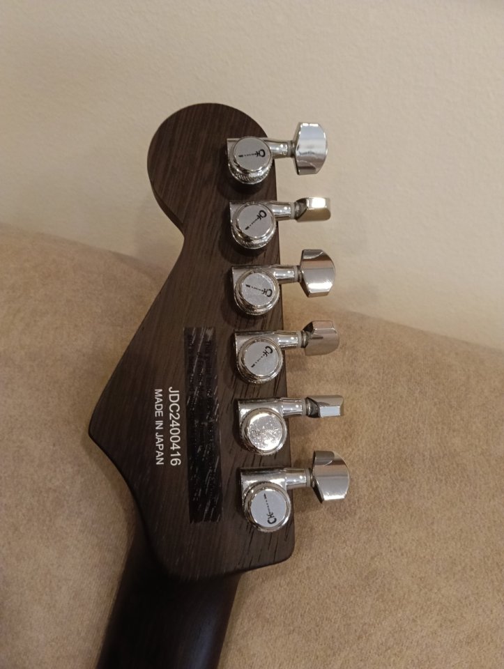 Charvel DK24 Japan HSH 2PT (Mastil de wengué, cuerpo caoba+tapa de arce) de segunda mano · Foto 5 de 10 · Barcelona · 1850 €