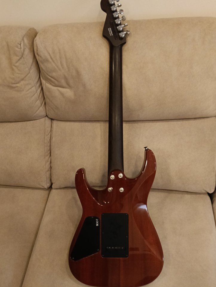 Charvel DK24 Japan HSH 2PT (Mastil de wengué, cuerpo caoba+tapa de arce) de segunda mano · Foto 6 de 10 · Barcelona · 1850 €