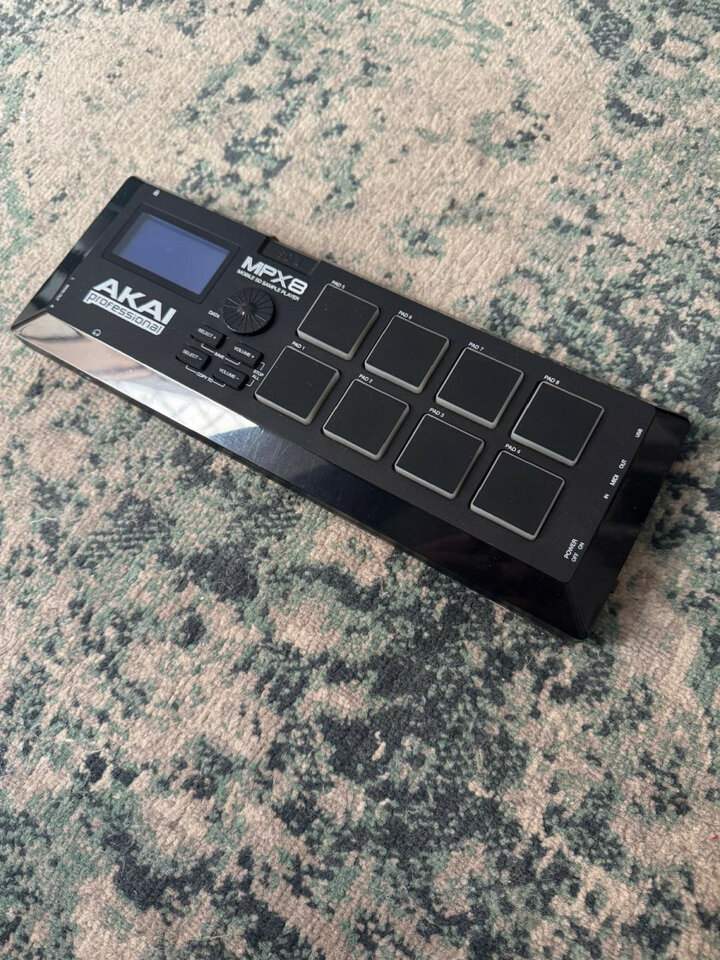 Akai MPX8 Sampler