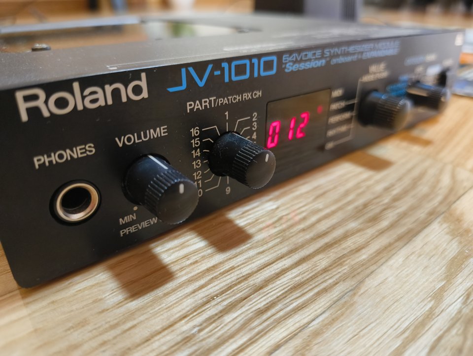 Roland JV-1010