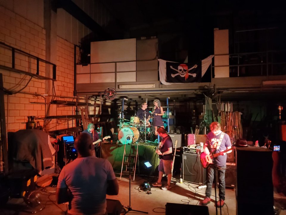 Guitarrista busca banda de rock, hard-rock, blues-rock de segunda mano · Foto 2 de 4 · Gipuzkoa
