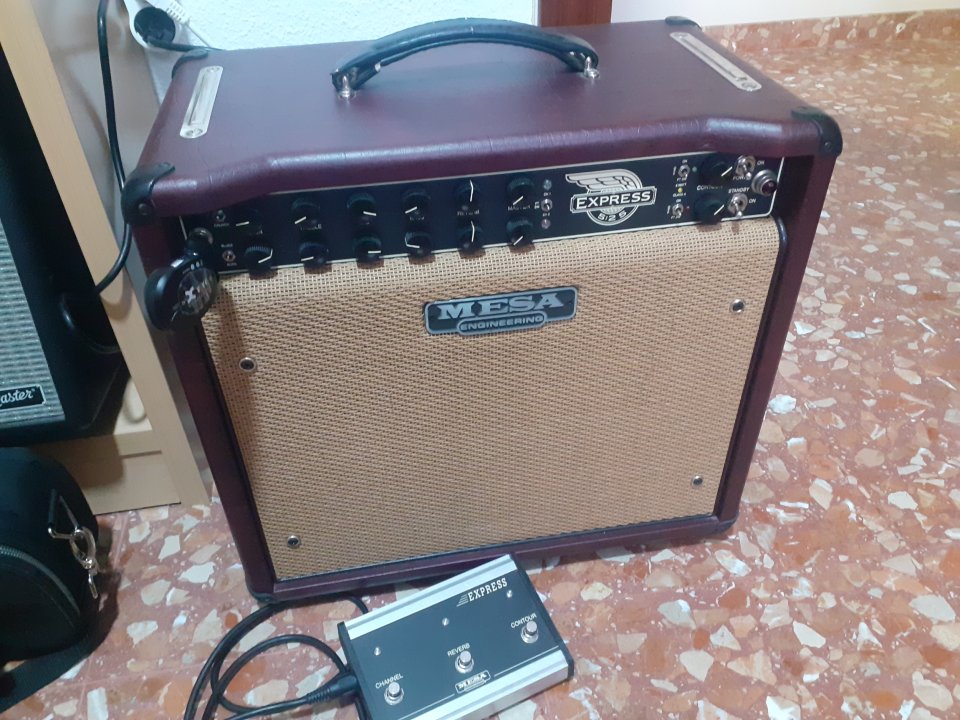 Mesa Boogie Express 5:25 edición especial altavoz 12 de segunda mano · Málaga · 950 €