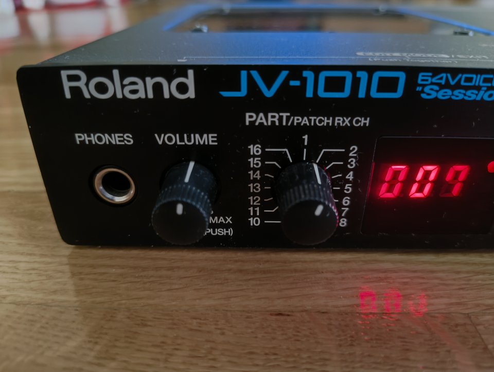 Roland JV-1010