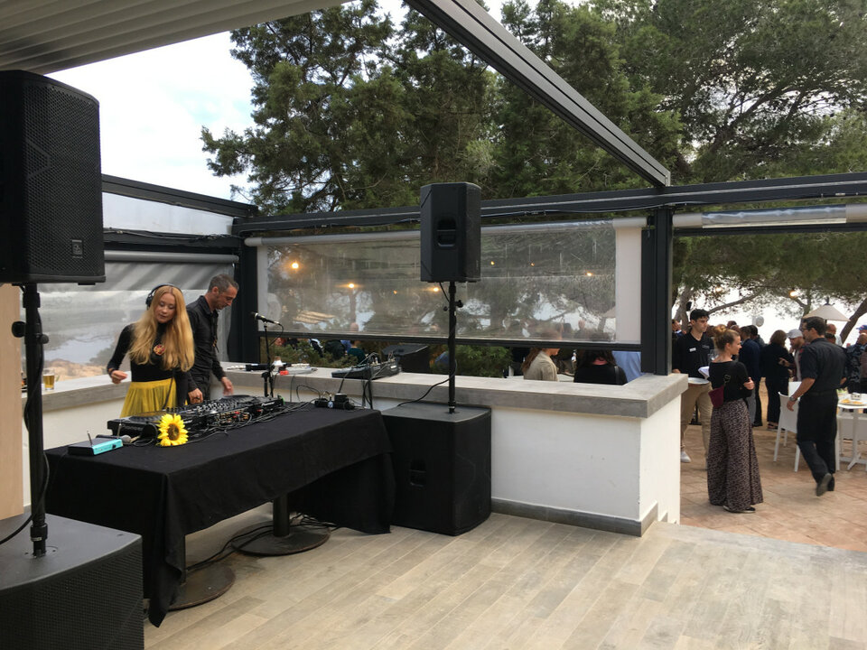 Se ofrece Técnico de Sonido y Alquiler de Equipo