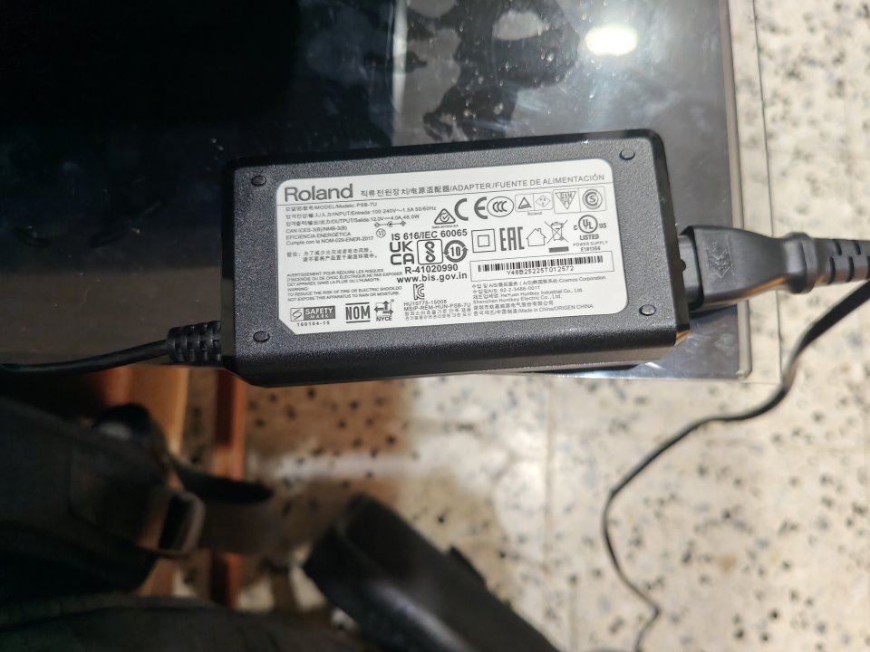 ROLAND FP-E50 Embalaje original con los mismos accesorios que trae de serie