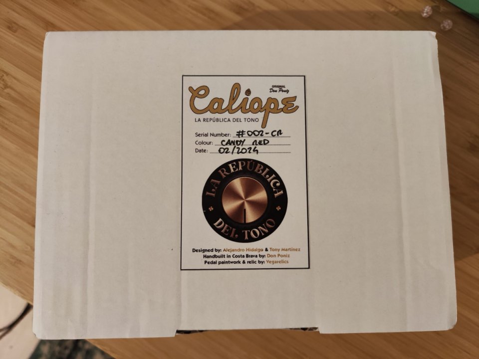 Fuzz Caliope MKII en Candy Apple Red (La República del Tono)
