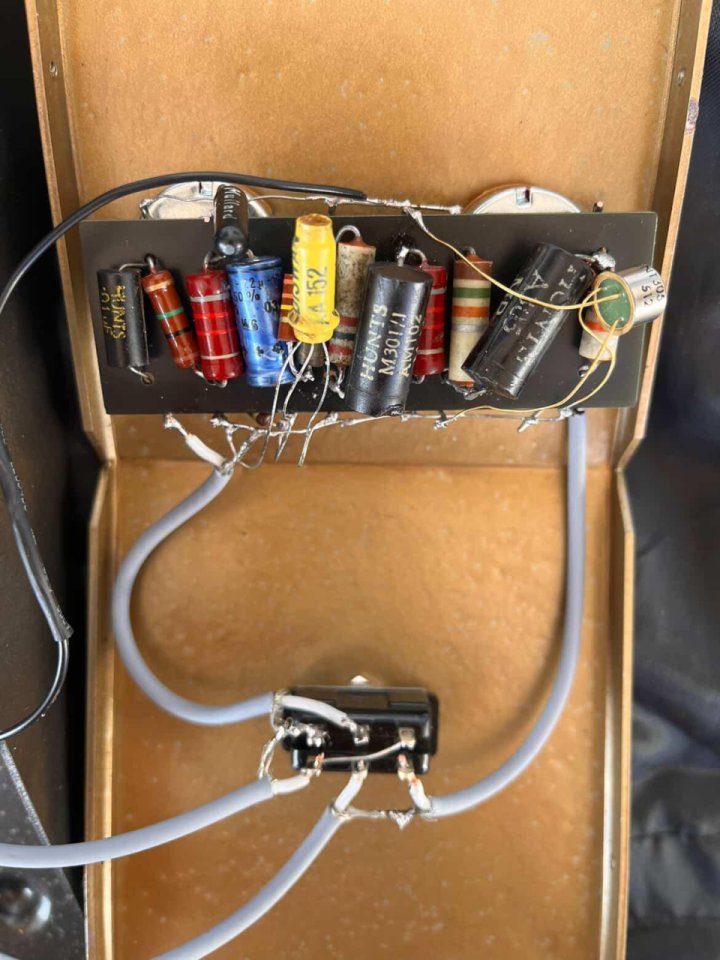 Golden Eagle (Reproducción Tone Bender MKI System Tuned) PPPC Sound Effects