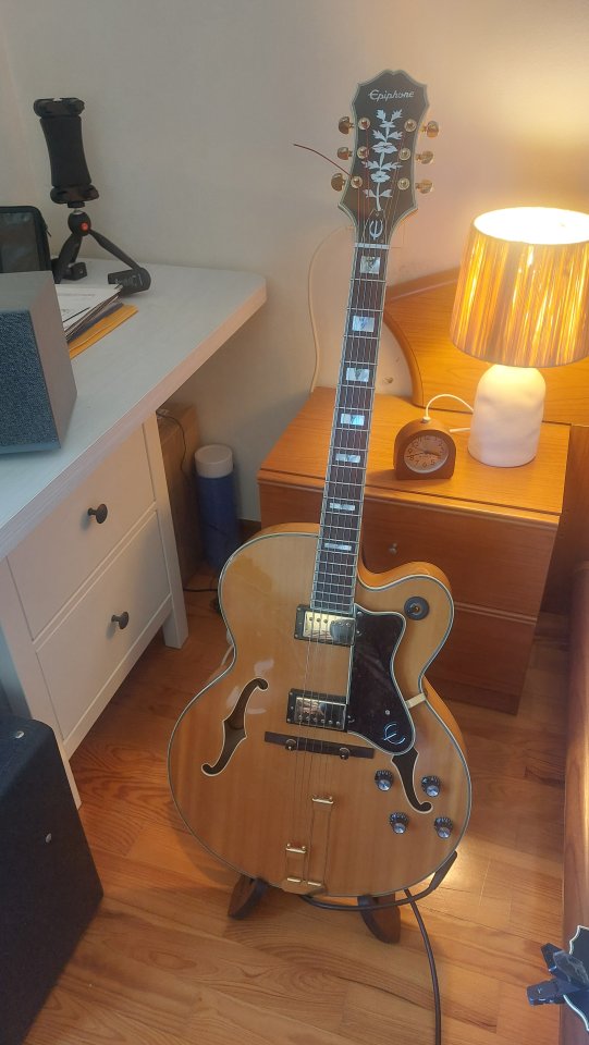 Guitarra de jazz de 17" gama alta, luthier...