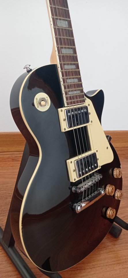 Guitarra eléctrica Les Paul de segunda mano · Foto 1 de 3 · Cuenca · 140 €