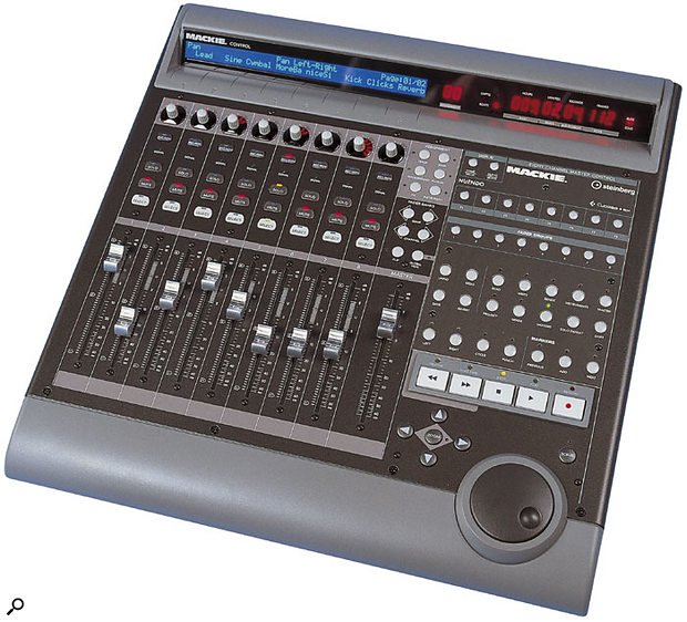 Mackie Control más 2 unidades Mackie Extender (24 canales) de segunda mano · Foto 1 de 4 · Madrid · 300 €