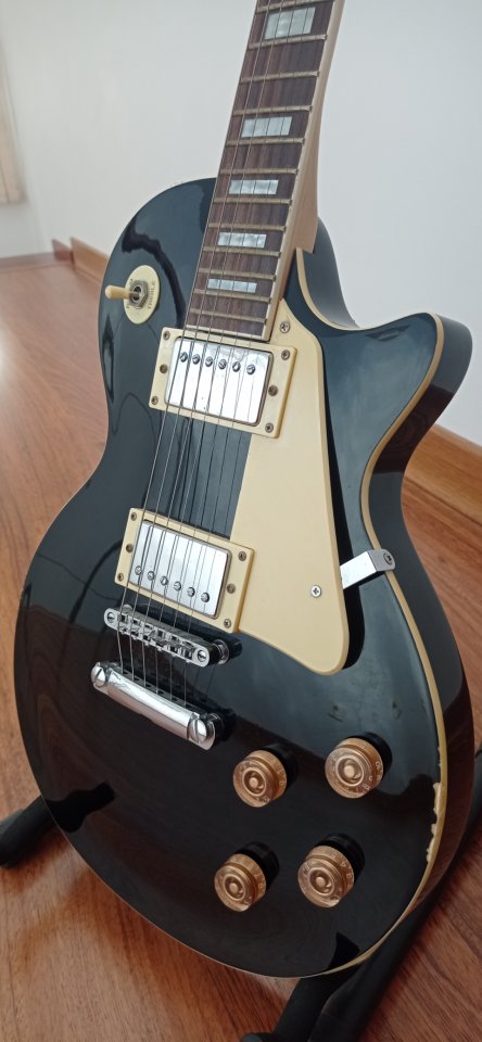Guitarra eléctrica Les Paul de segunda mano · Foto 2 de 3 · Cuenca · 140 €