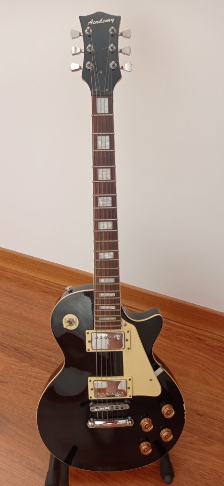 Guitarra eléctrica Les Paul de segunda mano · Foto 3 de 3 · Cuenca · 140 €