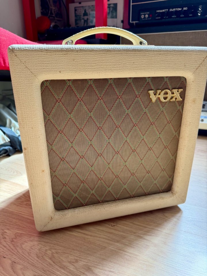 Ampli VOX AC4TV ED LIMITADA CREMA de segunda mano · Foto 1 de 4 · Pontevedra · 200 €