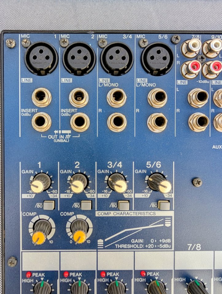 Mesa de mezclas Yamaha MG102c