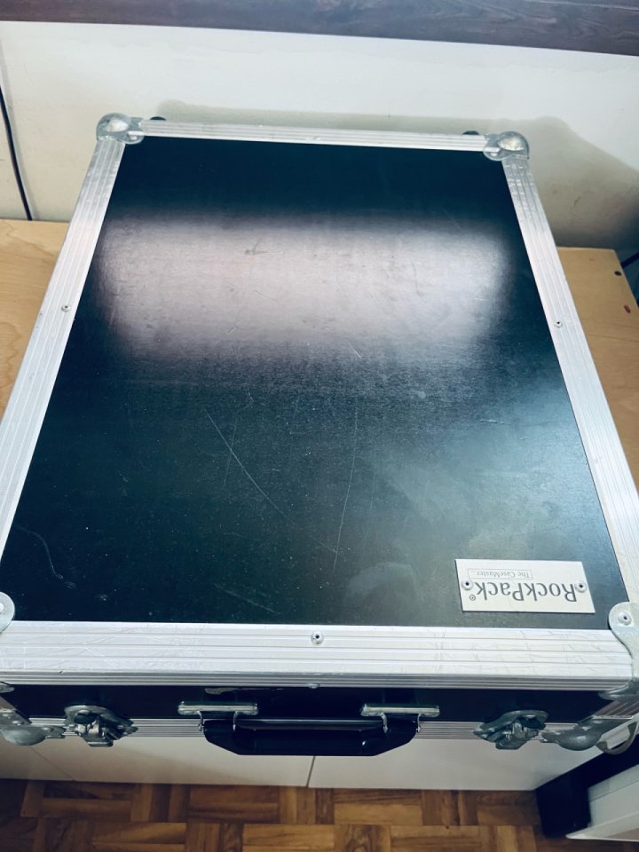 Pack Yamaha 01V96i + Previo AD8-HR + Tarjeta MY8-AE96 + Flight Case (¡Impecable!) de segunda mano · Foto 4 de 10 · Bizkaia · 990 €