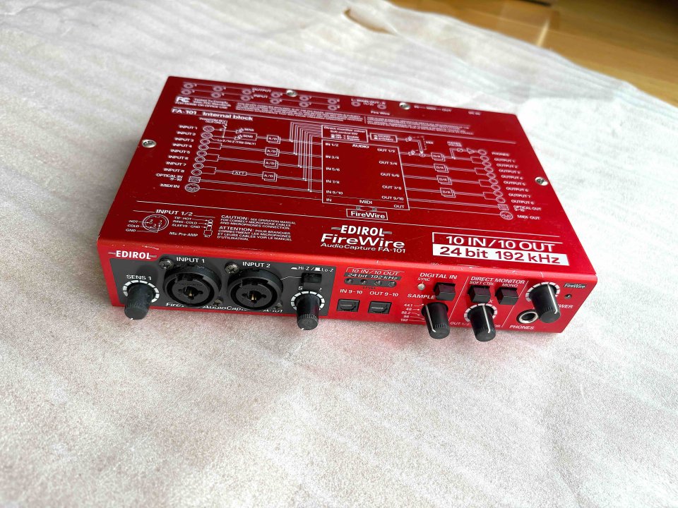 Roland Edirol FA-101.