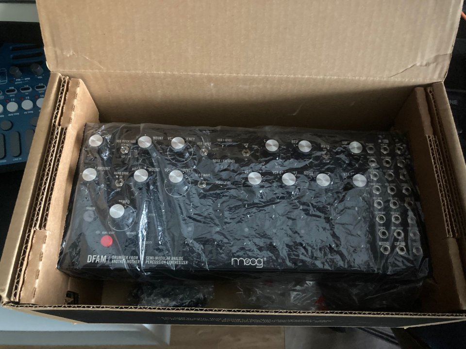 Moog Dfam sintetizador analógico