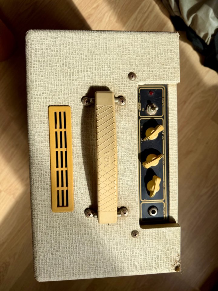 Ampli VOX AC4TV ED LIMITADA CREMA de segunda mano · Foto 3 de 4 · Pontevedra · 200 €