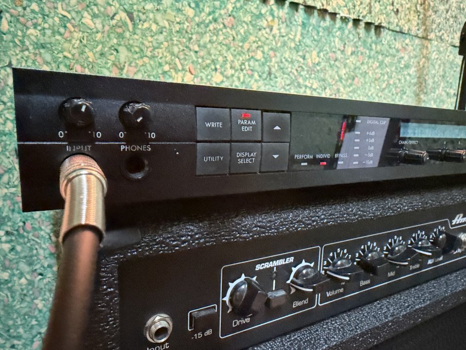 Korg A3 + Pedalera Fc6 de segunda mano · Foto 2 de 9 · Madrid · 130 €